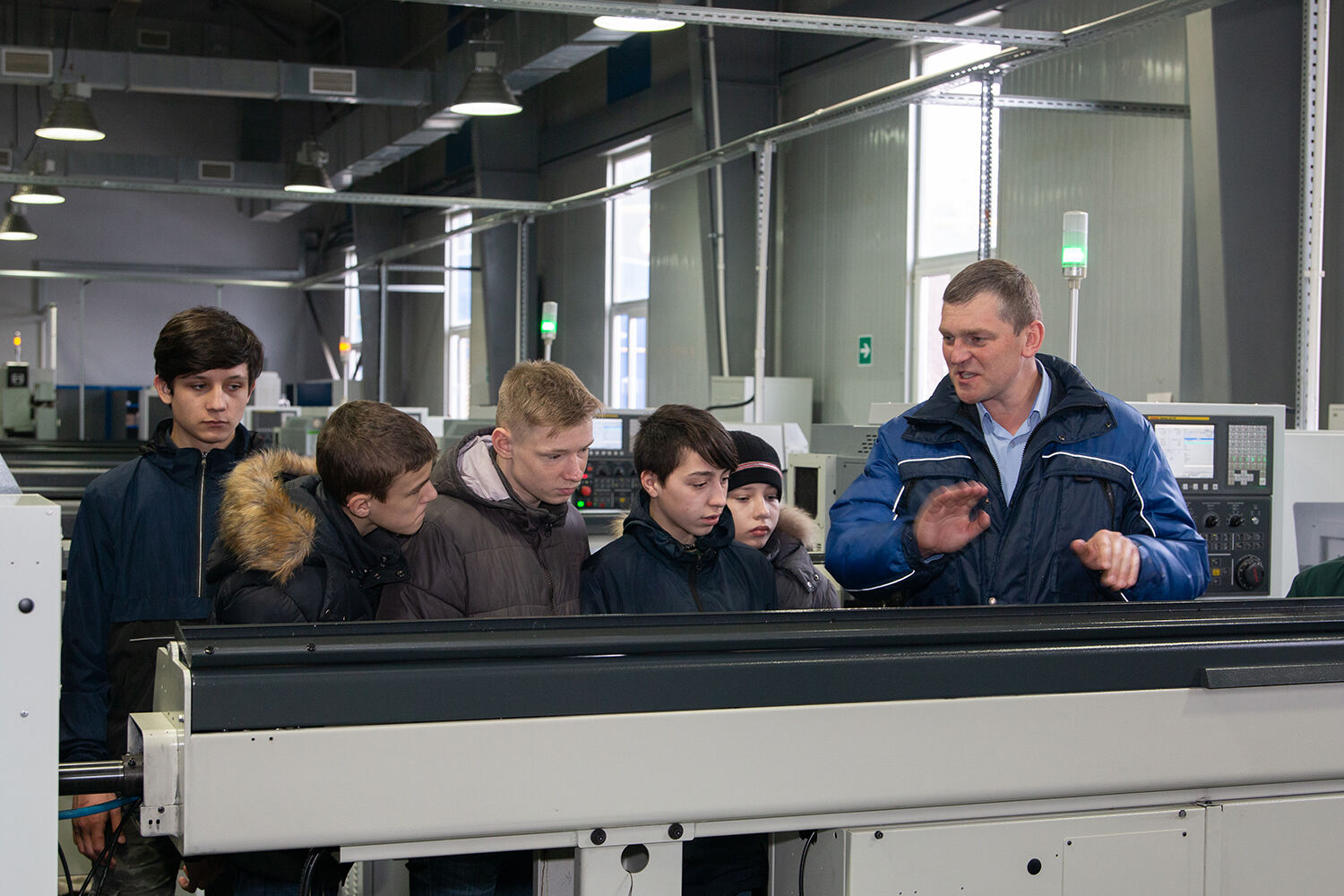 Экскурсия на заводе для воспитанников детского дома
